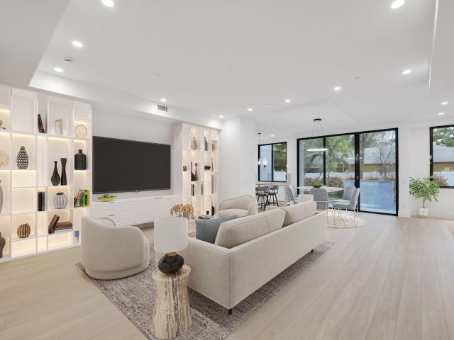 Home for sale at 408 SE 2nd Street - photo 6631084