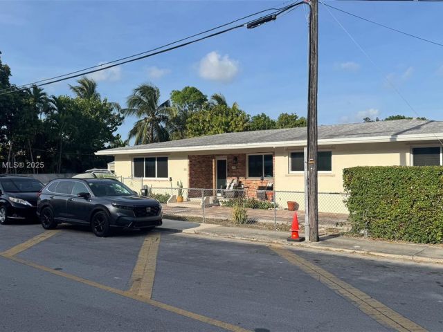 Home for sale at 111 SW 24th Ave - photo 6025249