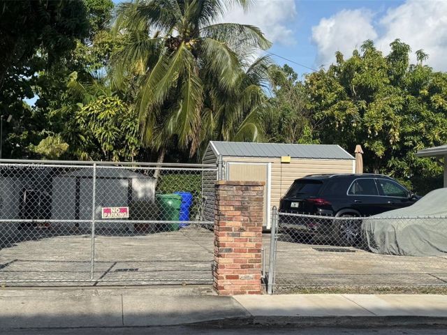 Home for sale at 111 SW 24th Ave - photo 6025252