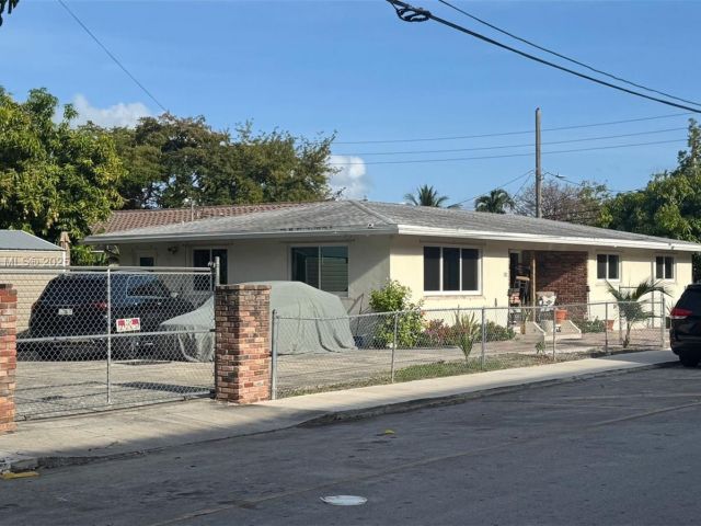 Home for sale at 111 SW 24th Ave - photo 6025260