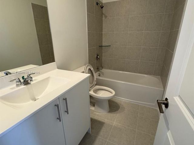 Home for rent at 2825 SE 25 . - photo 6028166