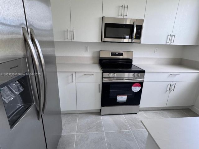 Home for rent at 2825 SE 25 . - photo 6028170