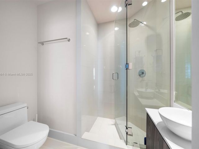 Apartment for sale  Unit #4207 - photo 6022619