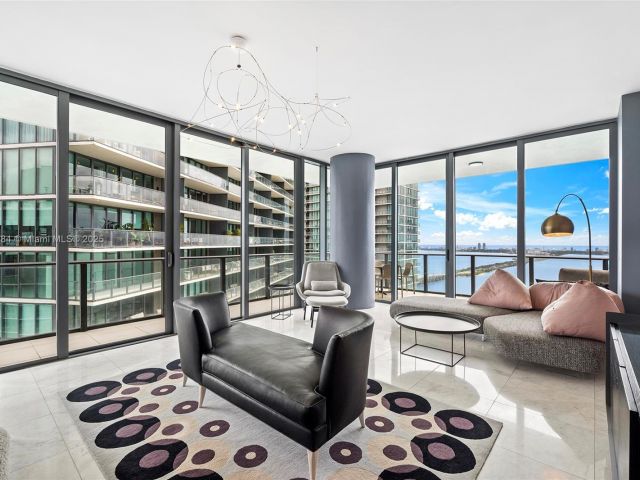 Apartment for sale  Unit #4207 - photo 6022632