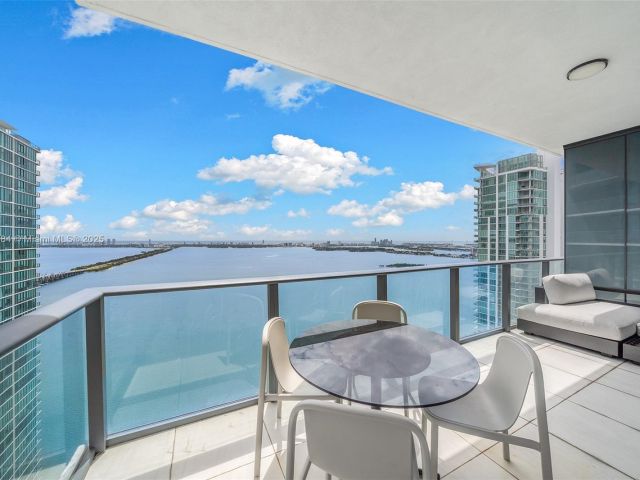 Apartment for sale  Unit #4207 - photo 6022637