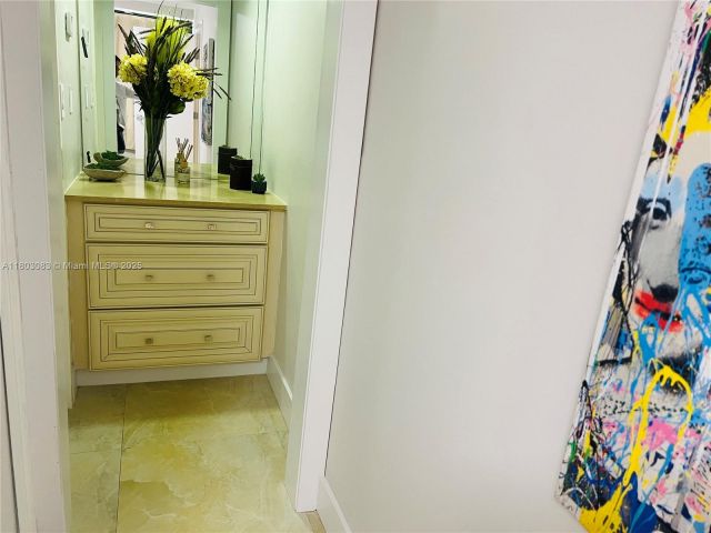 Apartment for sale  Unit #914 - photo 6191389