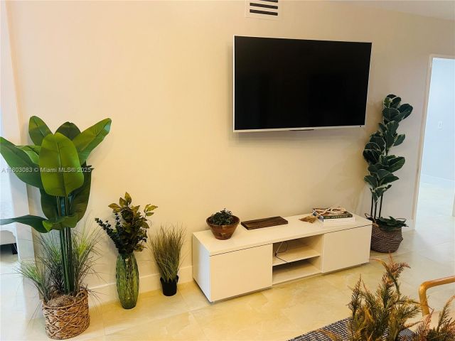 Apartment for sale  Unit #914 - photo 6191397