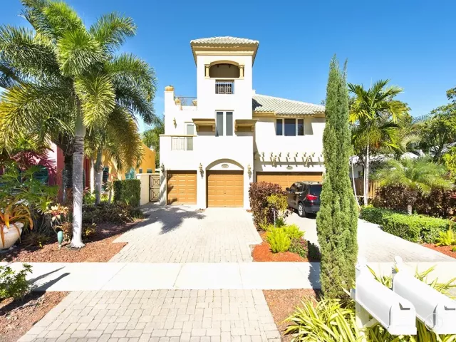2-bedroom condo for rent in Hollywood - 4010 S Ocean Dr T4303 - MondialRealty