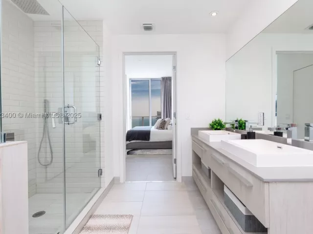 2-bedroom condo for rent in Hollywood - 4010 S Ocean Dr T4303 - MondialRealty