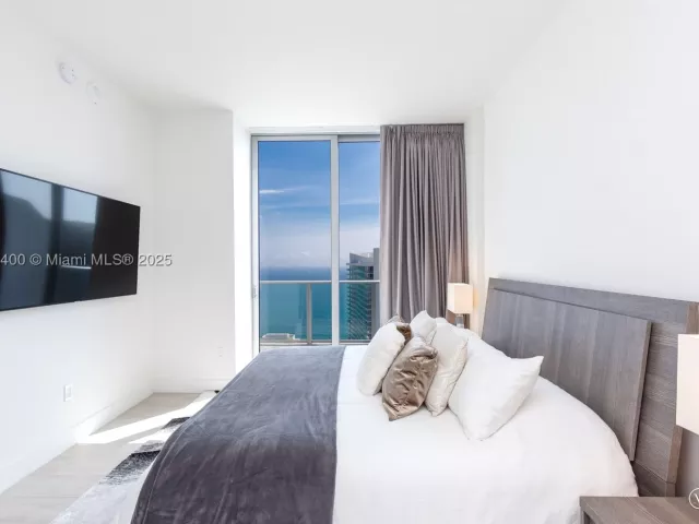 2-bedroom condo for rent in Hollywood - 4010 S Ocean Dr T4303 - MondialRealty