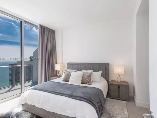 2-bedroom condo for rent in Hollywood - 4010 S Ocean Dr T4303 - MondialRealty
