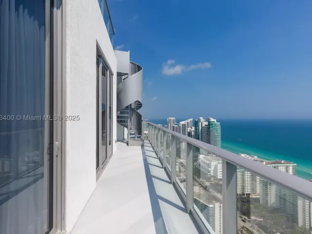 2-bedroom condo for rent in Hollywood - 4010 S Ocean Dr T4303 - MondialRealty