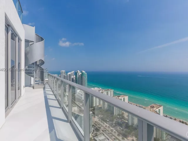 2-bedroom condo for rent in Hollywood - 4010 S Ocean Dr T4303 - MondialRealty