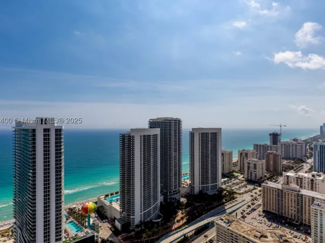 2-bedroom condo for rent in Hollywood - 4010 S Ocean Dr T4303 - MondialRealty