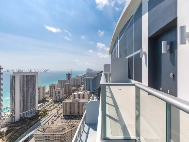 2-bedroom condo for rent in Hollywood - 4010 S Ocean Dr T4303 - MondialRealty