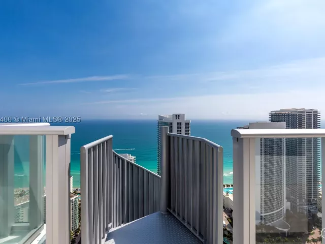 2-bedroom condo for rent in Hollywood - 4010 S Ocean Dr T4303 - MondialRealty