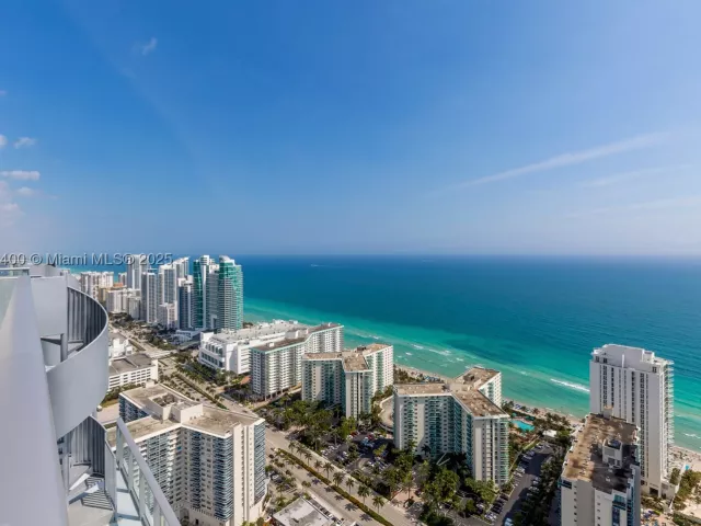 2-bedroom condo for rent in Hollywood - 4010 S Ocean Dr T4303 - MondialRealty