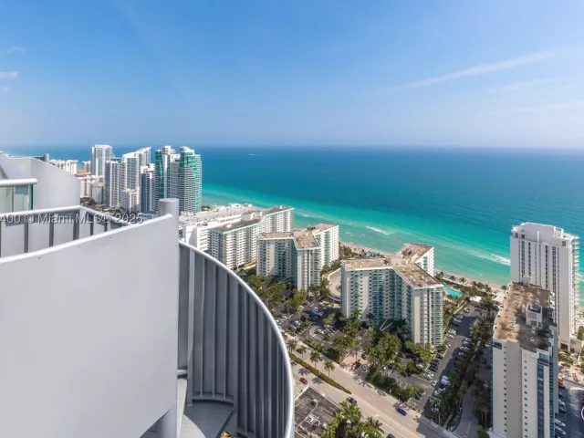 2-bedroom condo for rent in Hollywood - 4010 S Ocean Dr T4303 - MondialRealty