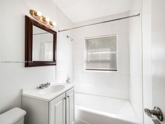 Home for rent at 1240 NW 7th Ave 1 - photo 6022011