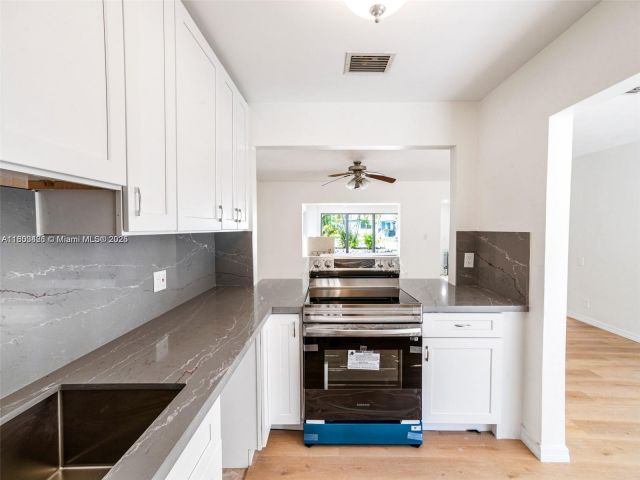 Home for rent at 1240 NW 7th Ave 1 - photo 6022016