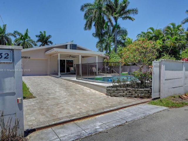 Home for sale at 932 Polk St - photo 6031322