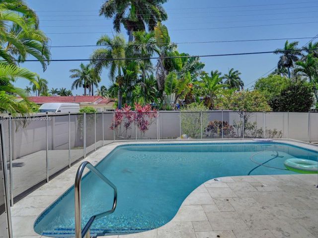 Home for sale at 932 Polk St - photo 6031324