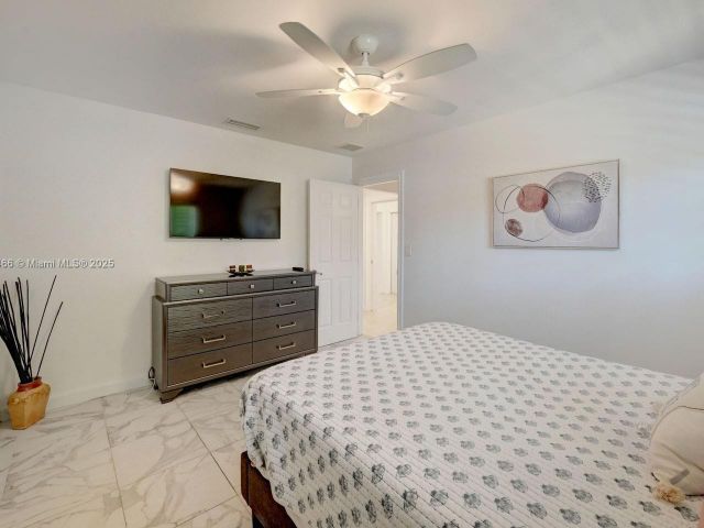 Home for sale at 932 Polk St - photo 6031329