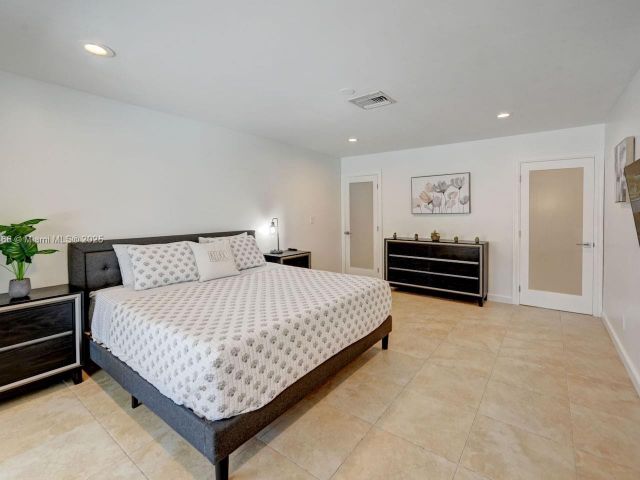 Home for sale at 932 Polk St - photo 6031331