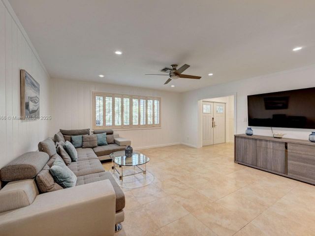 Home for sale at 932 Polk St - photo 6031333