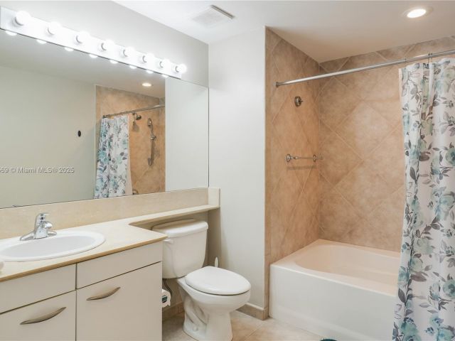 Apartment for sale  Unit #PH4 - photo 7129700