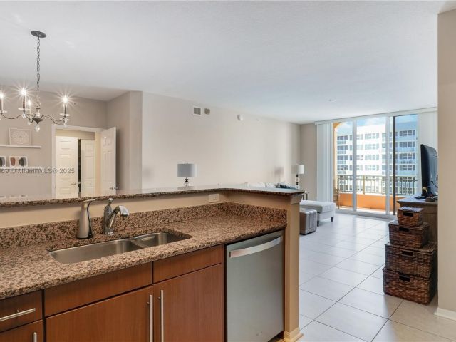 Apartment for sale  Unit #PH4 - photo 7129703