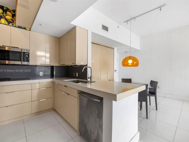 Apartment for sale  Unit #PH204 - photo 6037672