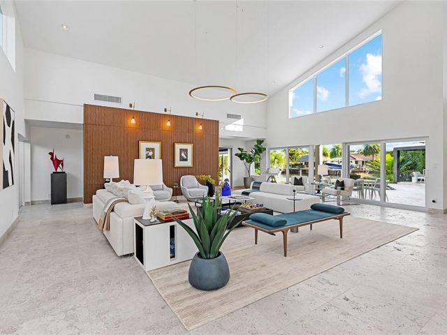 Home for rent at 2416 Bayview Dr - photo 6026319