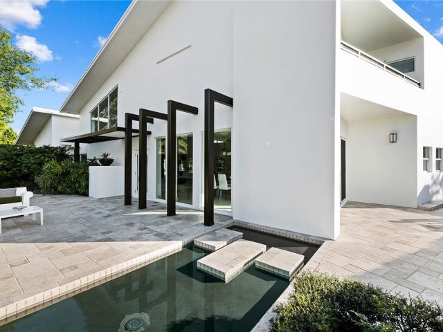 Home for rent at 2416 Bayview Dr - photo 6026321