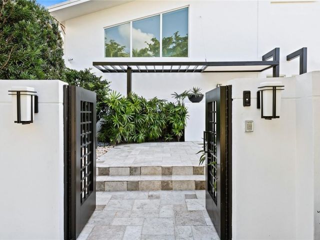 Home for rent at 2416 Bayview Dr - photo 6026324