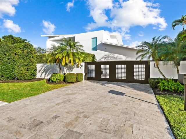 Home for rent at 2416 Bayview Dr - photo 6026325