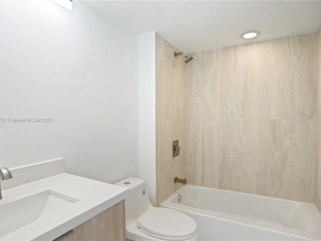 Apartment for sale  Unit #1404 - photo 6043997