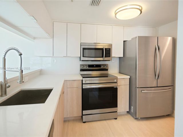 Apartment for sale  Unit #1404 - photo 6043999