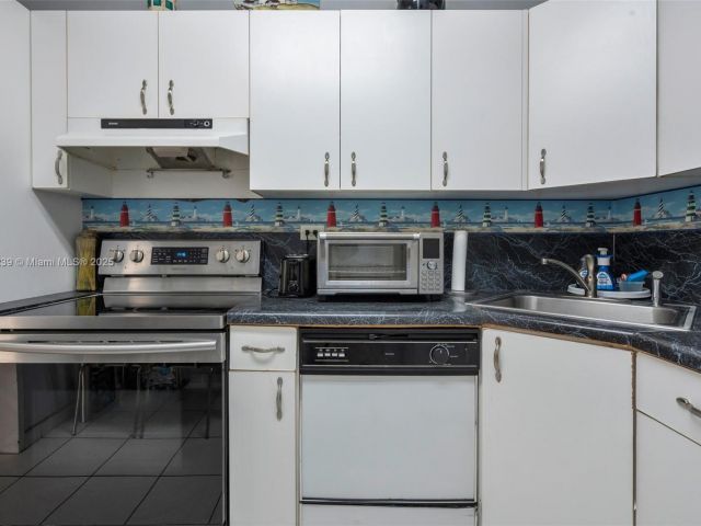 Apartment for sale  Unit #615 - photo 6028320