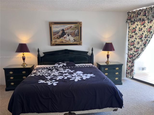 2-bedroom condo for sale in Aventura - 1000 Island Blvd 1508 - MondialRealty