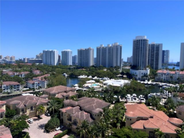 2-bedroom condo for sale in Aventura - 1000 Island Blvd 1508 - MondialRealty