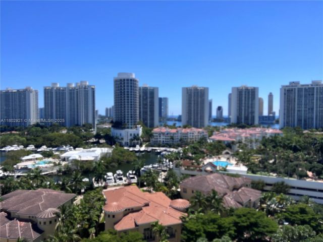 2-bedroom condo for sale in Aventura - 1000 Island Blvd 1508 - MondialRealty