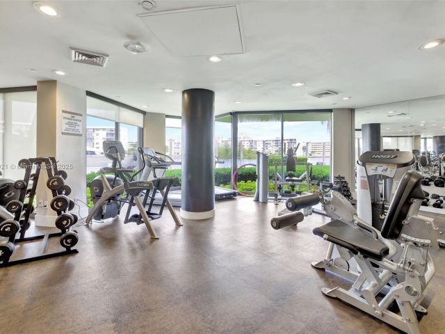 2-bedroom condo for sale in Aventura - 1000 Island Blvd 1508 - MondialRealty