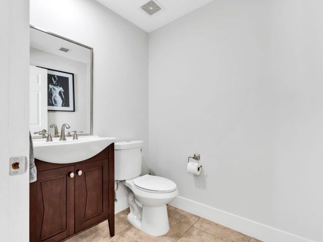 Home for sale at 1220 SW 46th Ter - photo 6041447