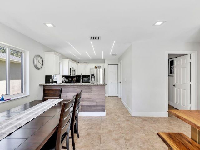 Home for sale at 1220 SW 46th Ter - photo 6041450