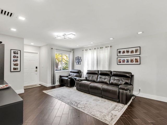 Home for sale at 1220 SW 46th Ter - photo 6041452