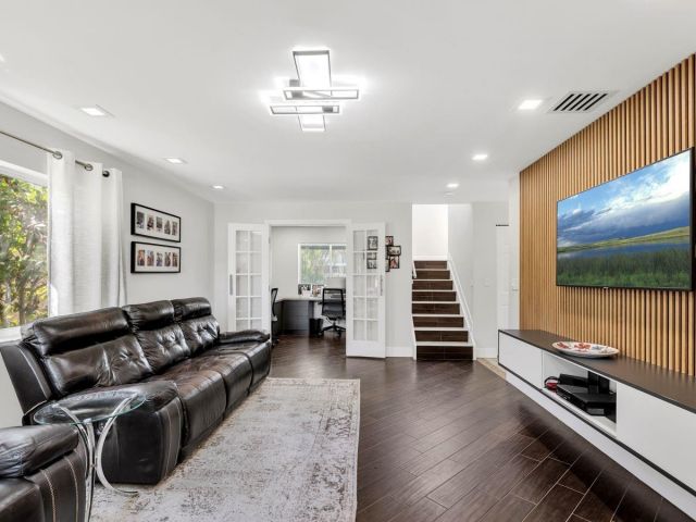 Home for sale at 1220 SW 46th Ter - photo 6041453