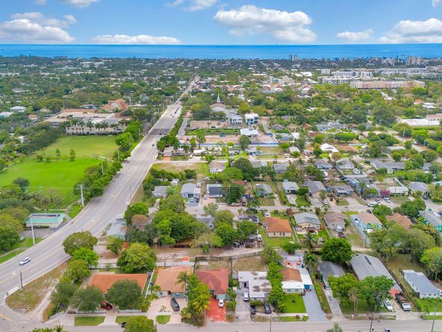 Home for sale at 339 NW 5th Avenue - photo 6058347