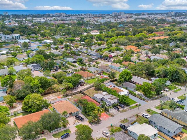 Home for sale at 339 NW 5th Avenue - photo 6058348