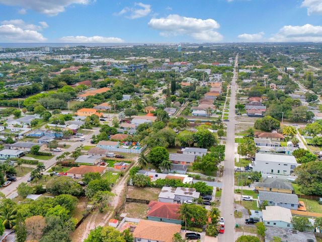 Home for sale at 339 NW 5th Avenue - photo 6058351